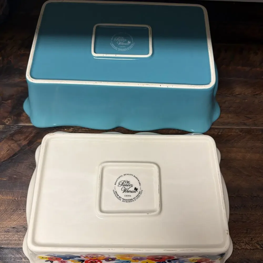 The Pioneer Woman 2-Piece Rectangular Ruffle Top Ceramic Bakeware Set